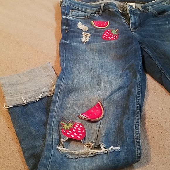 Custom distressed H&M skinny jeans with decals - Picture 4 of 6